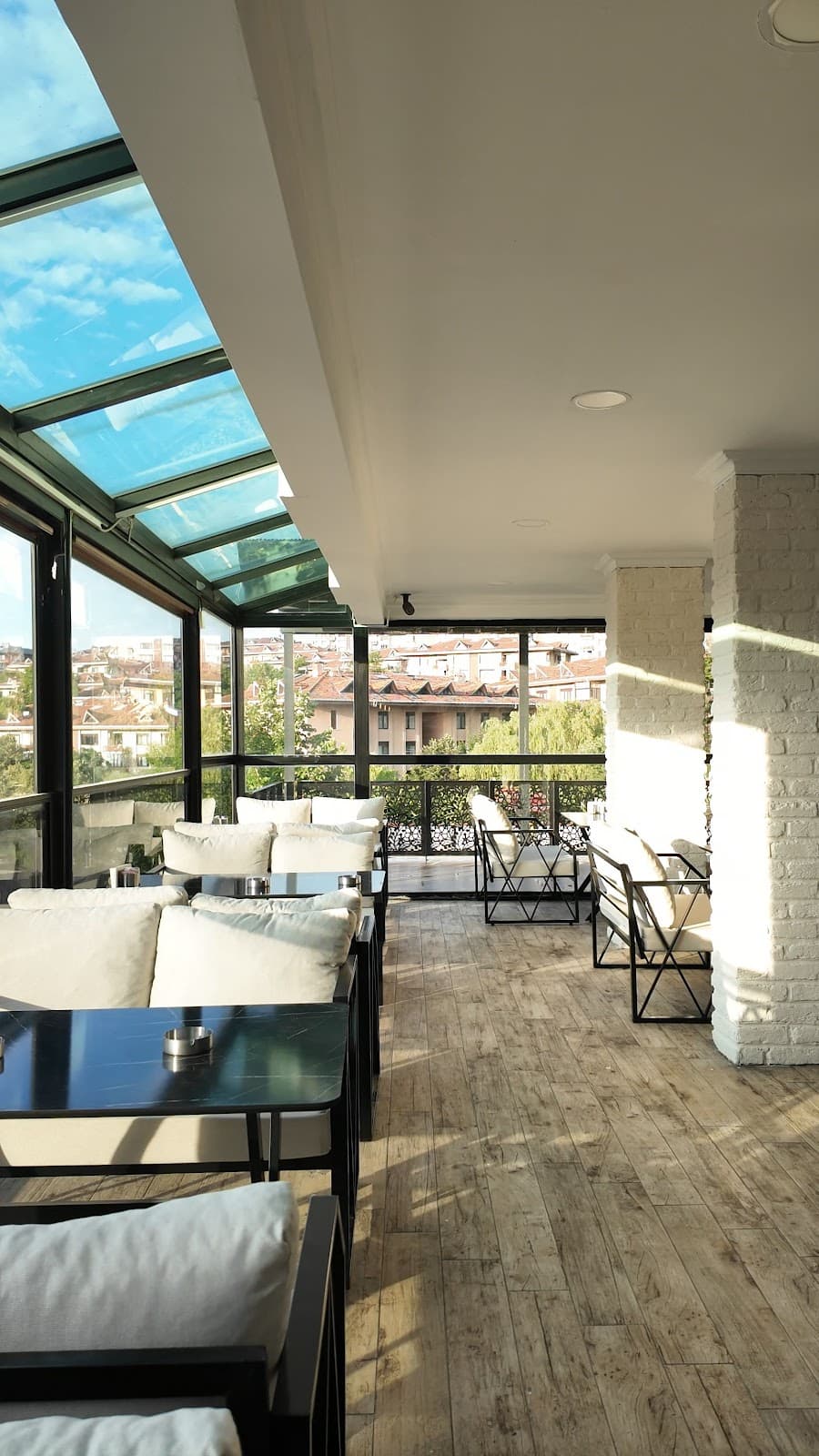 Gündüz Cam Balkon & Oturma Alanı